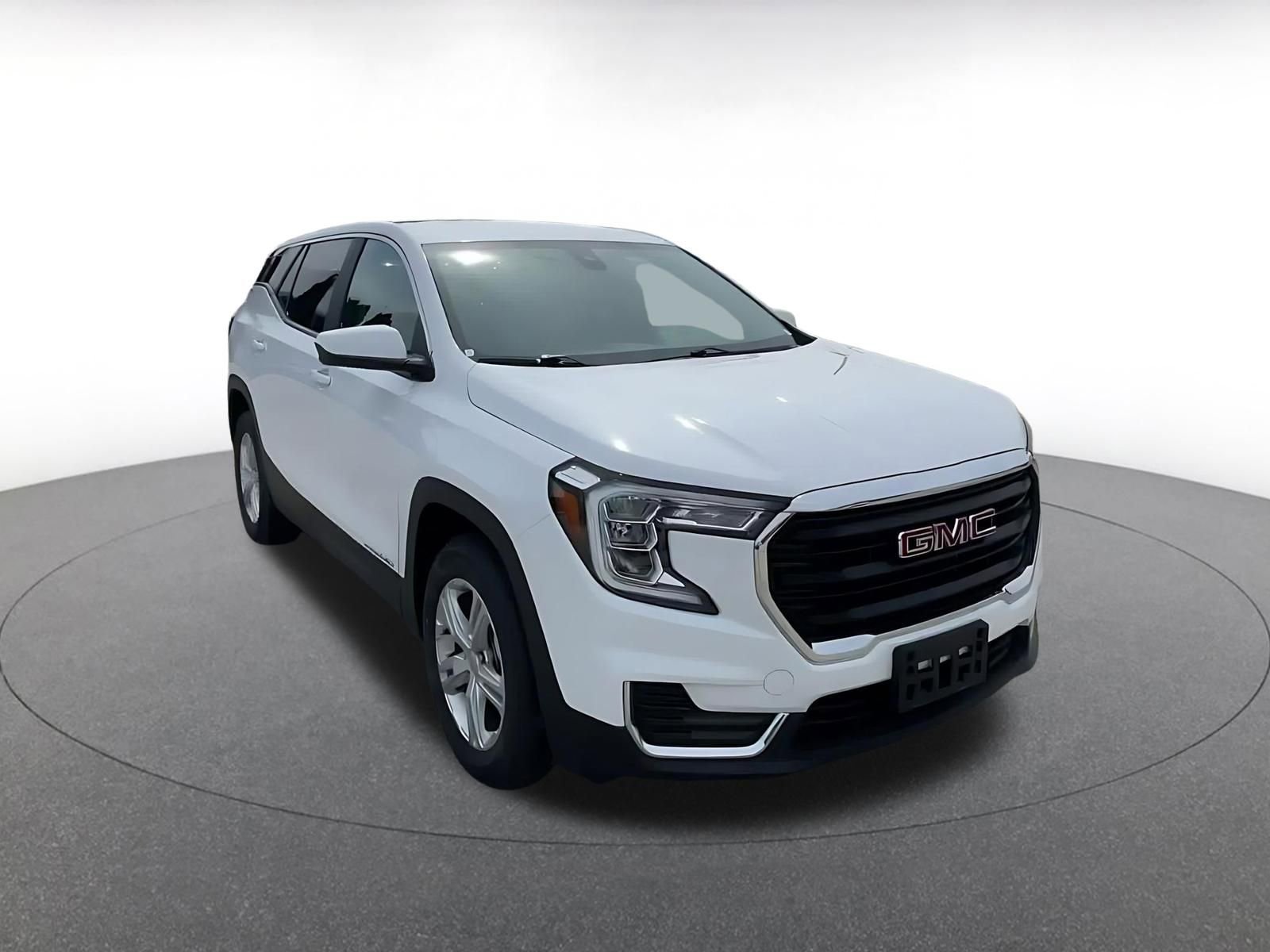 Used 2024 GMC Terrain SLE image 3