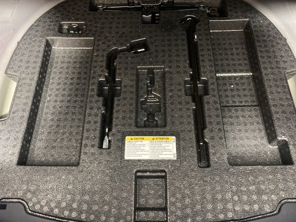 Certified 2025 Lexus ES 300h Ultra Luxury image 29