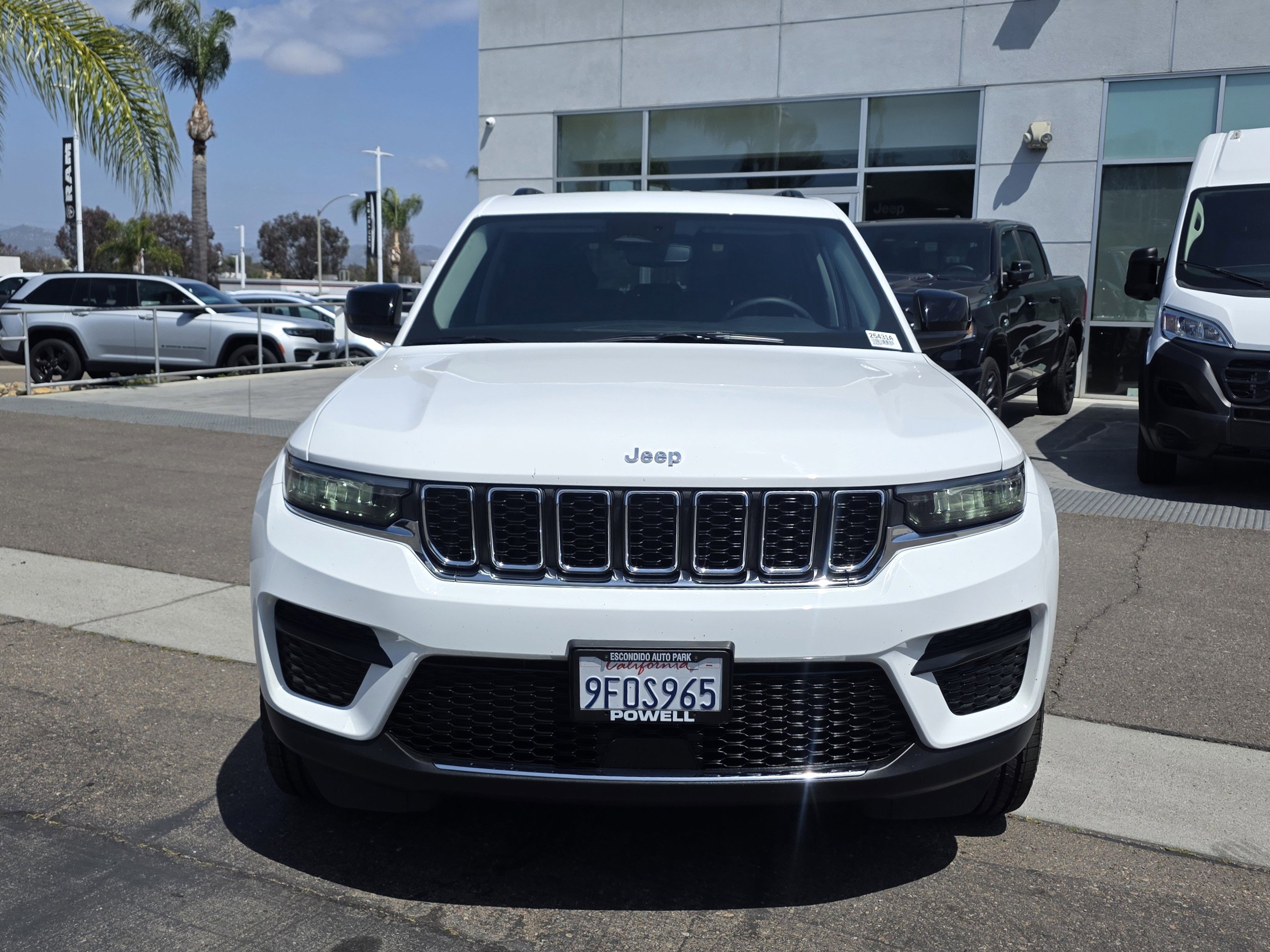 Certified 2023 Jeep Grand Cherokee Laredo RWD image 7