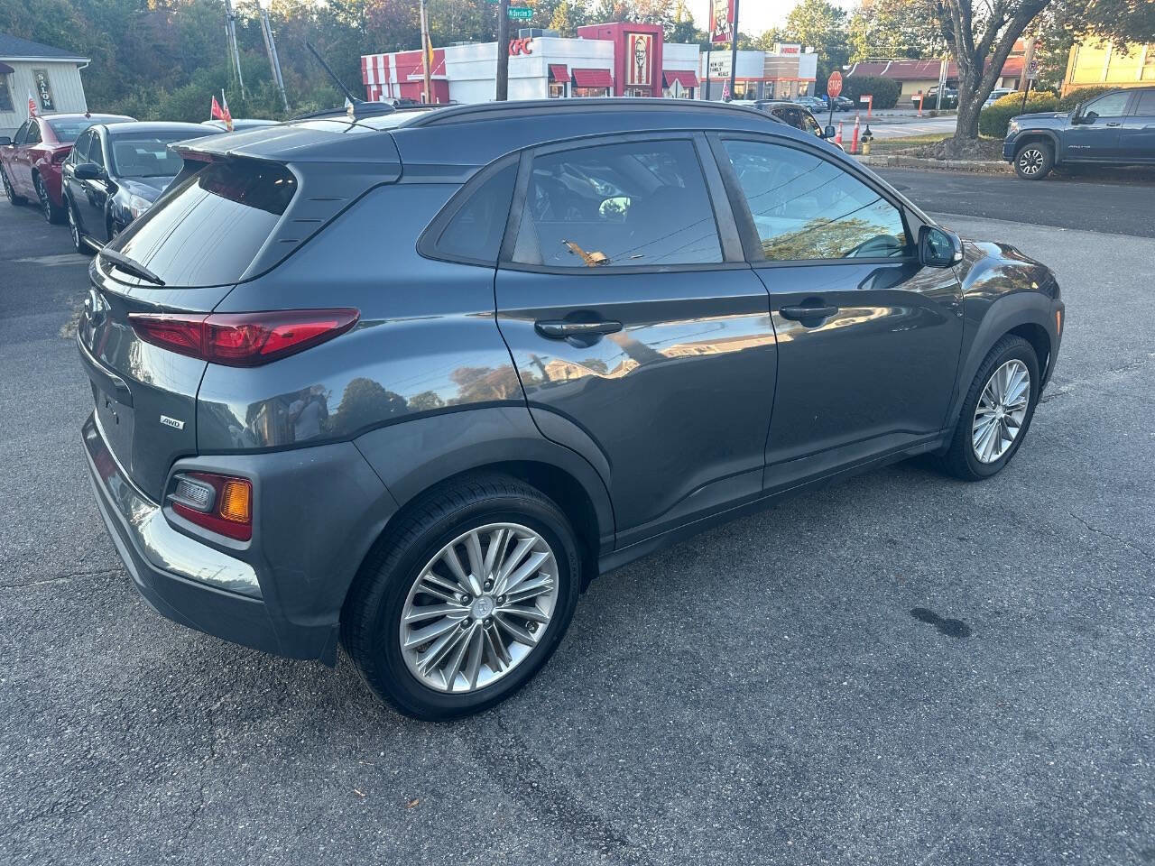 Used 2018 Hyundai Kona SEL image 4