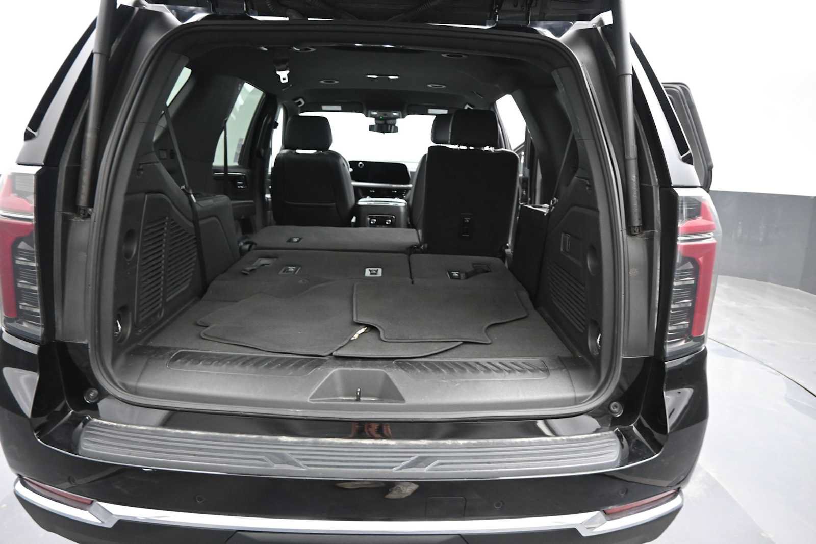 Used 2025 Chevrolet Tahoe LT AWD/4WD image 17