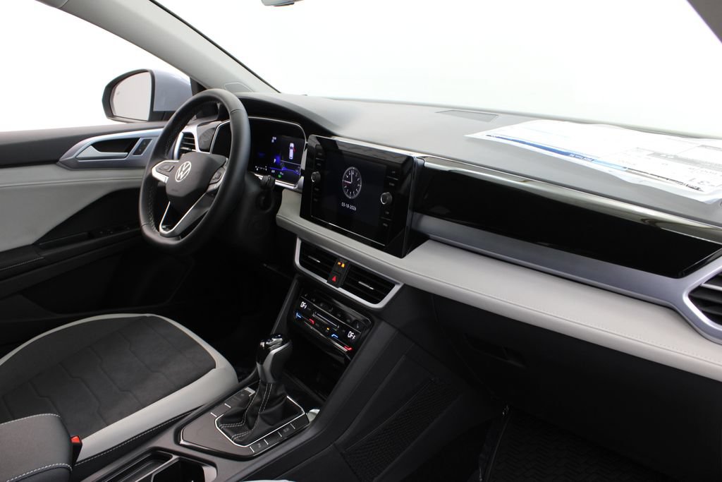 New 2026 Volkswagen Taos SE FWD image 23