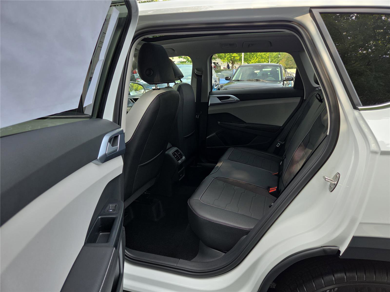 New 2025 Volkswagen Taos SE image 28