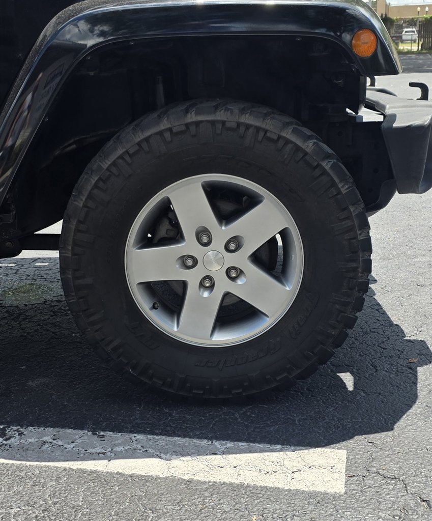 Used 2012 Jeep Wrangler Unlimited Rubicon w/ Connectivity Group AWD/4WD image 35