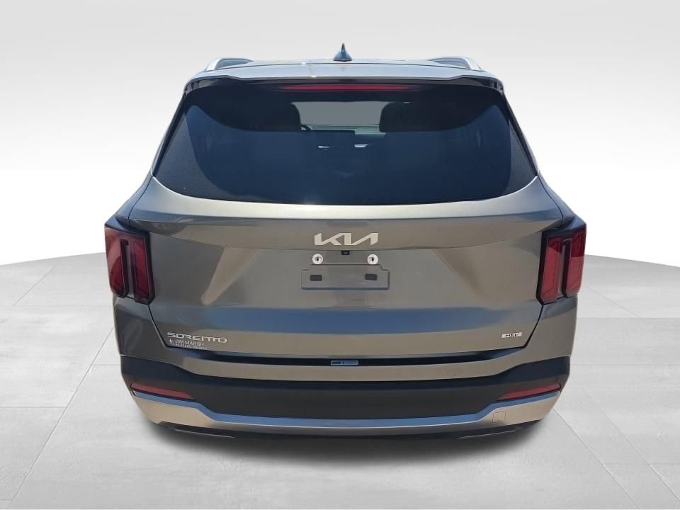 Used 2025 Kia Sorento EX image 4
