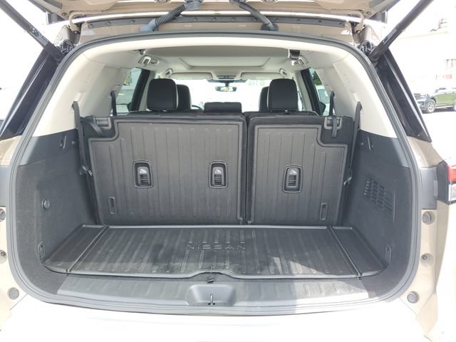 Used 2024 Nissan Pathfinder Platinum w/ Cargo Package AWD/4WD image 9