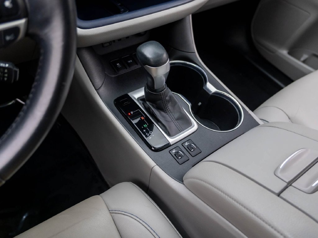 Used 2019 Toyota Highlander XLE AWD/4WD image 14