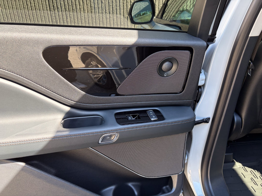 New 2027 Lincoln Aviator AWD image 19