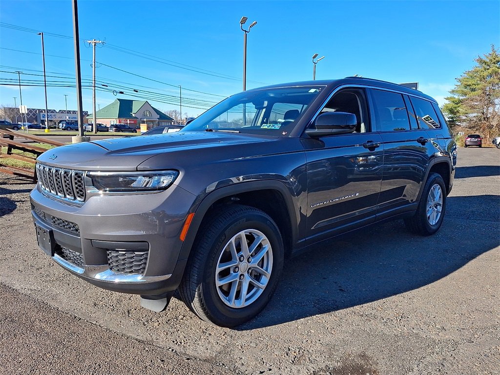Used 2023 Jeep Grand Cherokee L Laredo image 3