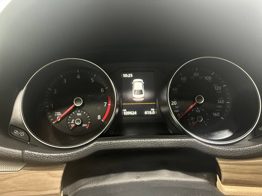 Used 2017 Volkswagen Passat 3.6 SEL Premium FWD image 16