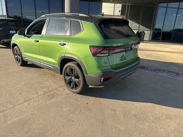 Used 2025 Volkswagen Taos SE image 5