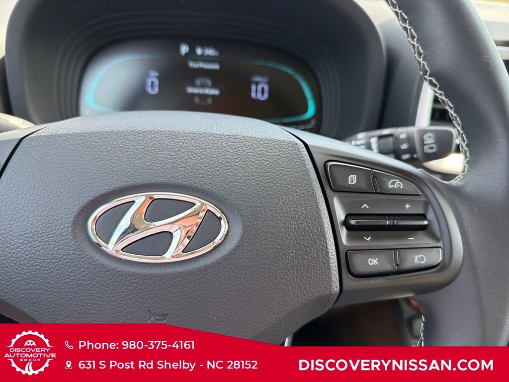 Used 2023 Hyundai Venue Limited image 22