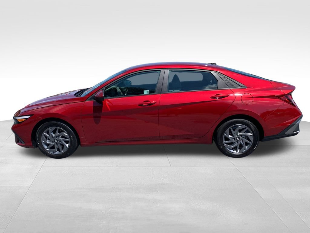 Used 2024 Hyundai Elantra SEL FWD video 2