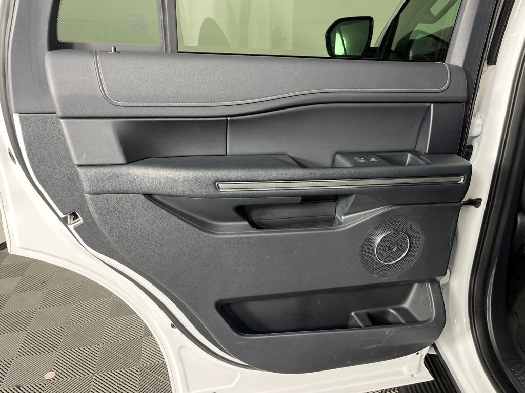 Used 2024 Ford Expedition XLT image 12