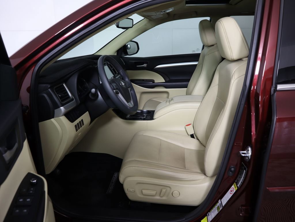 Used 2016 Toyota Highlander XLE image 19