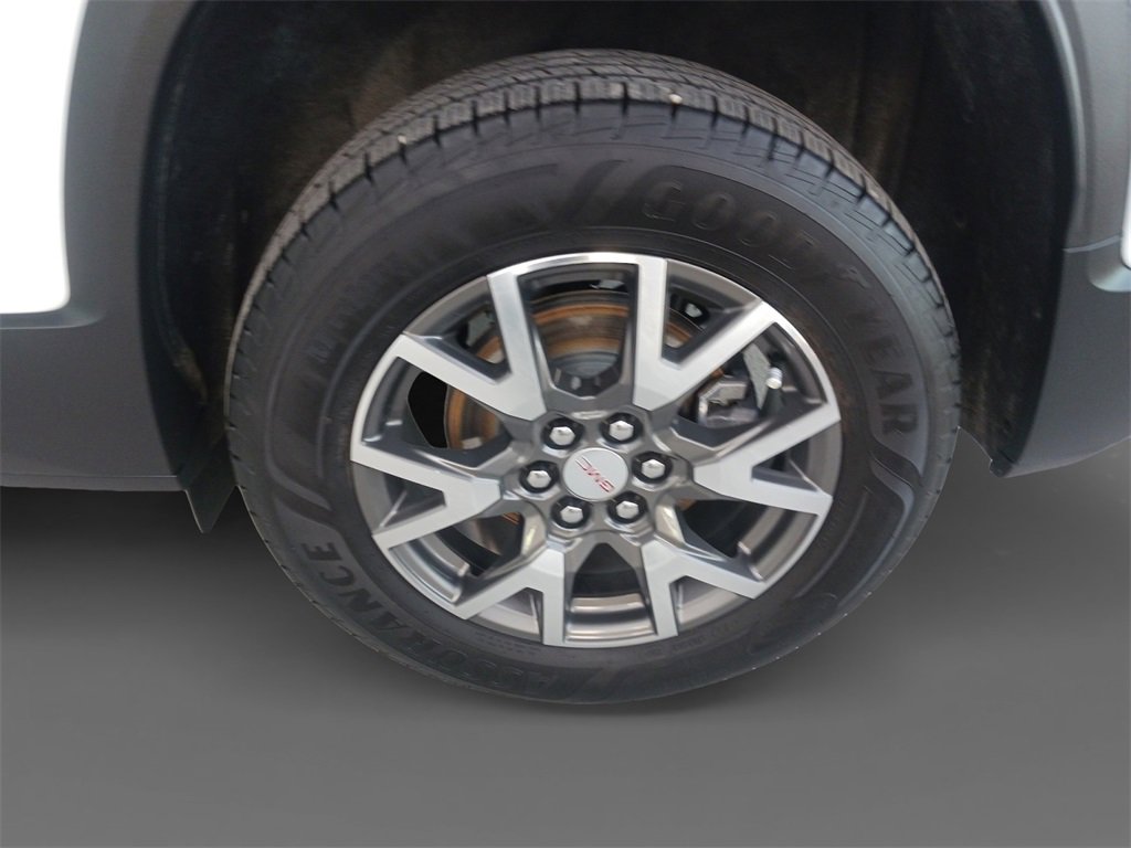 Used 2023 GMC Acadia SLE image 8