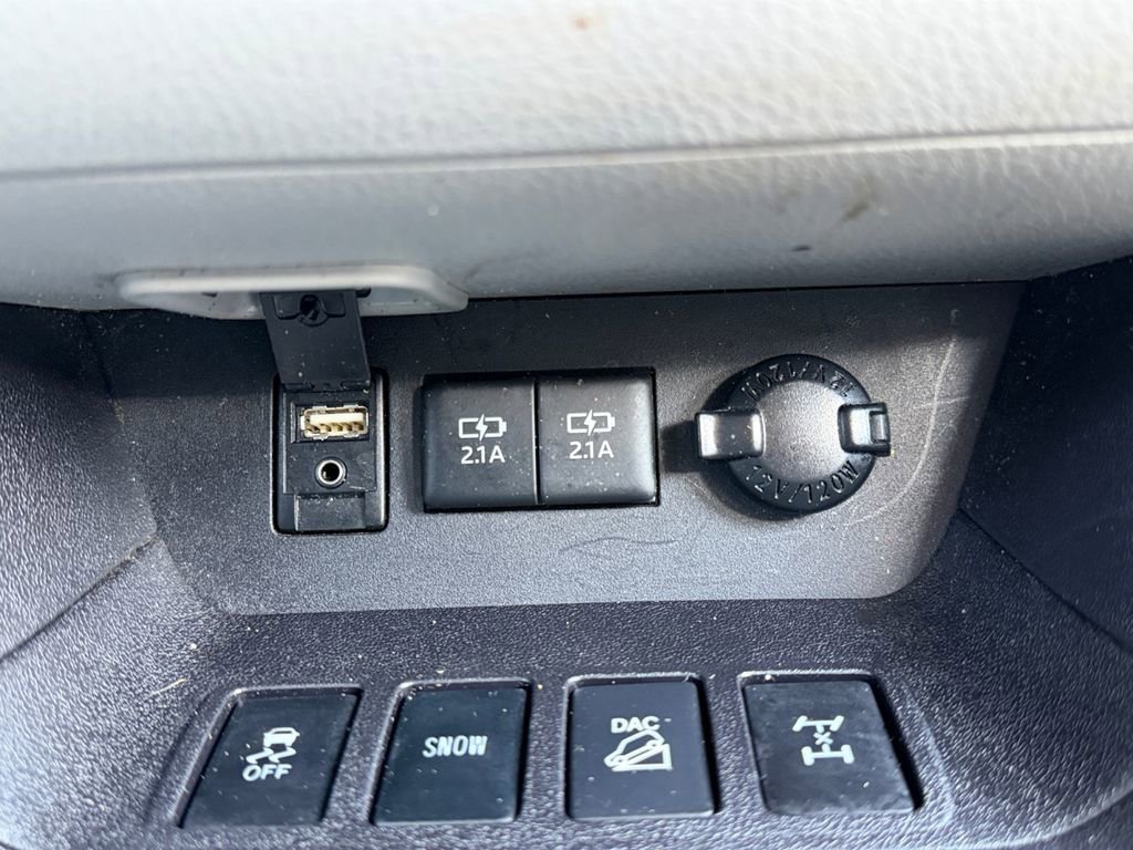 Used 2017 Toyota Highlander XLE w/ Carpet Mat Package image 23