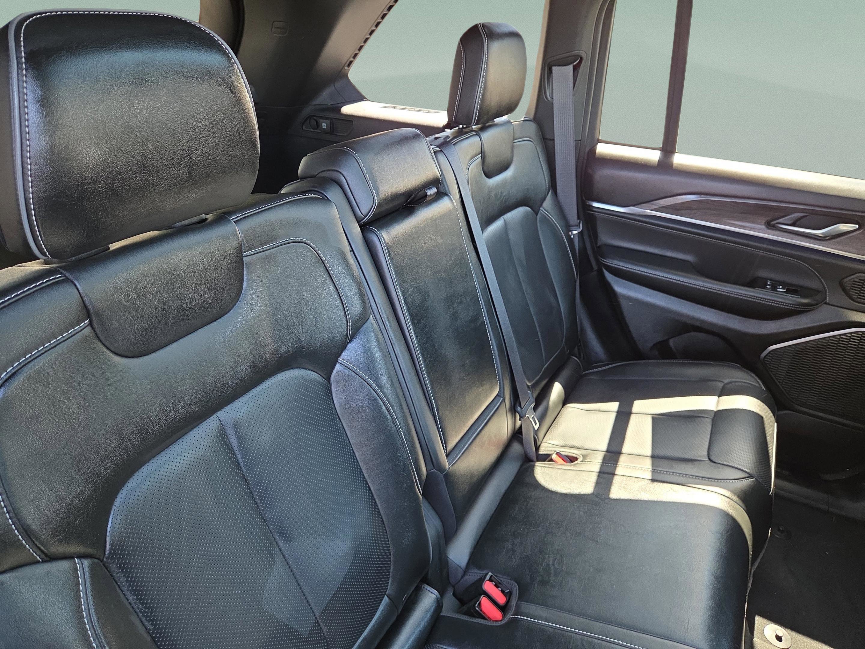 Used 2023 Jeep Grand Cherokee Overland image 36