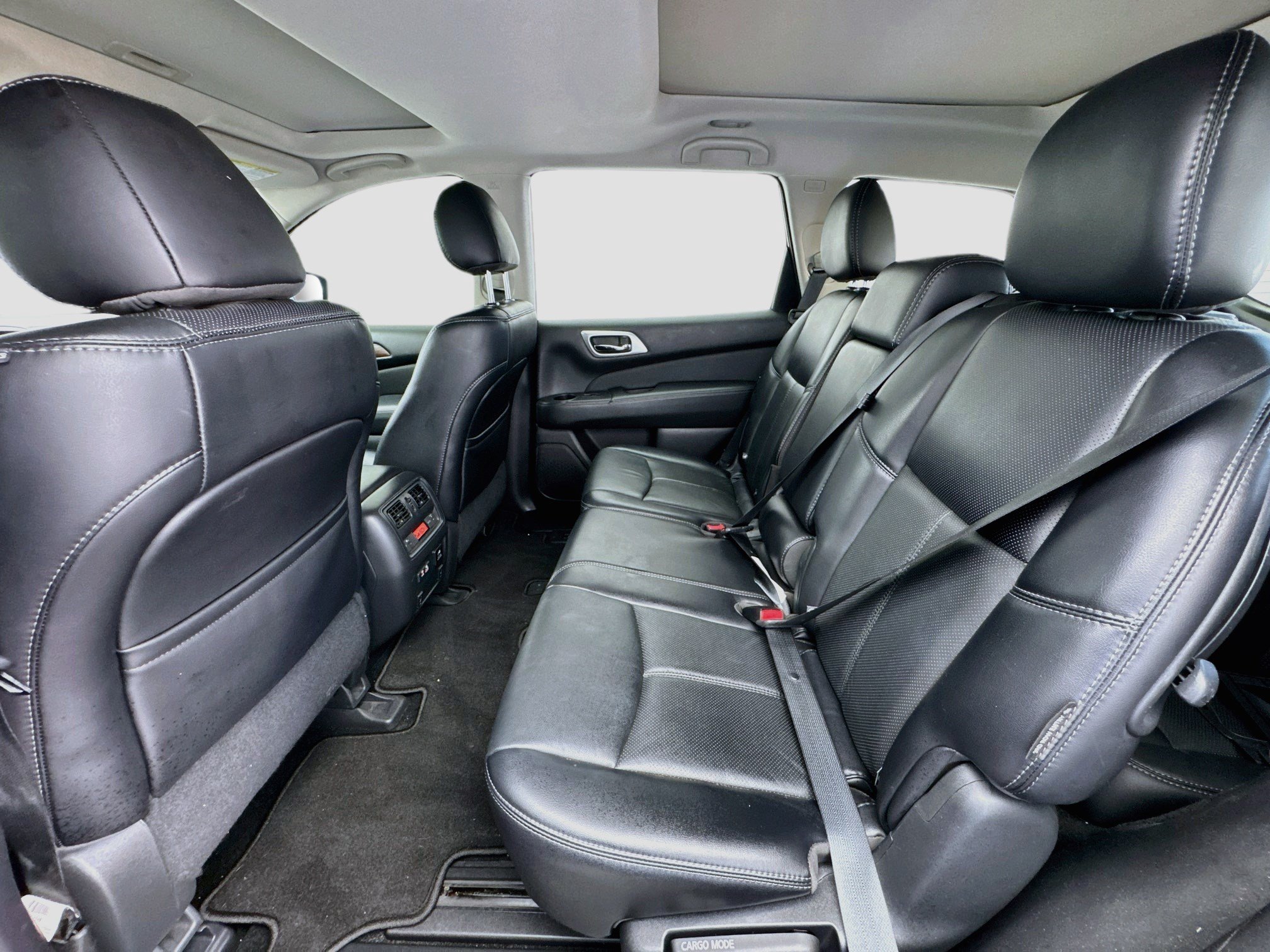 Used 2019 Nissan Pathfinder Platinum w/ Cargo Package FWD image 16