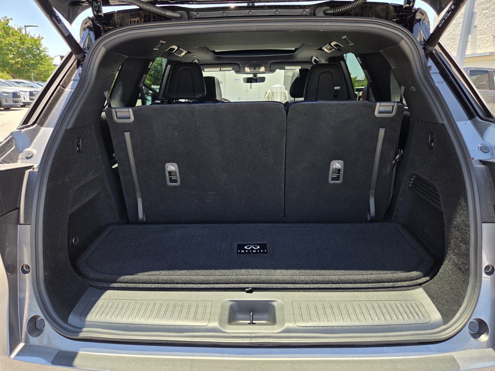 Certified 2026 INFINITI QX60 Sport w/ Dark Cargo Package AWD/4WD image 32