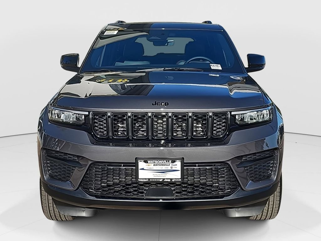 New 2025 Jeep Grand Cherokee Altitude image 8