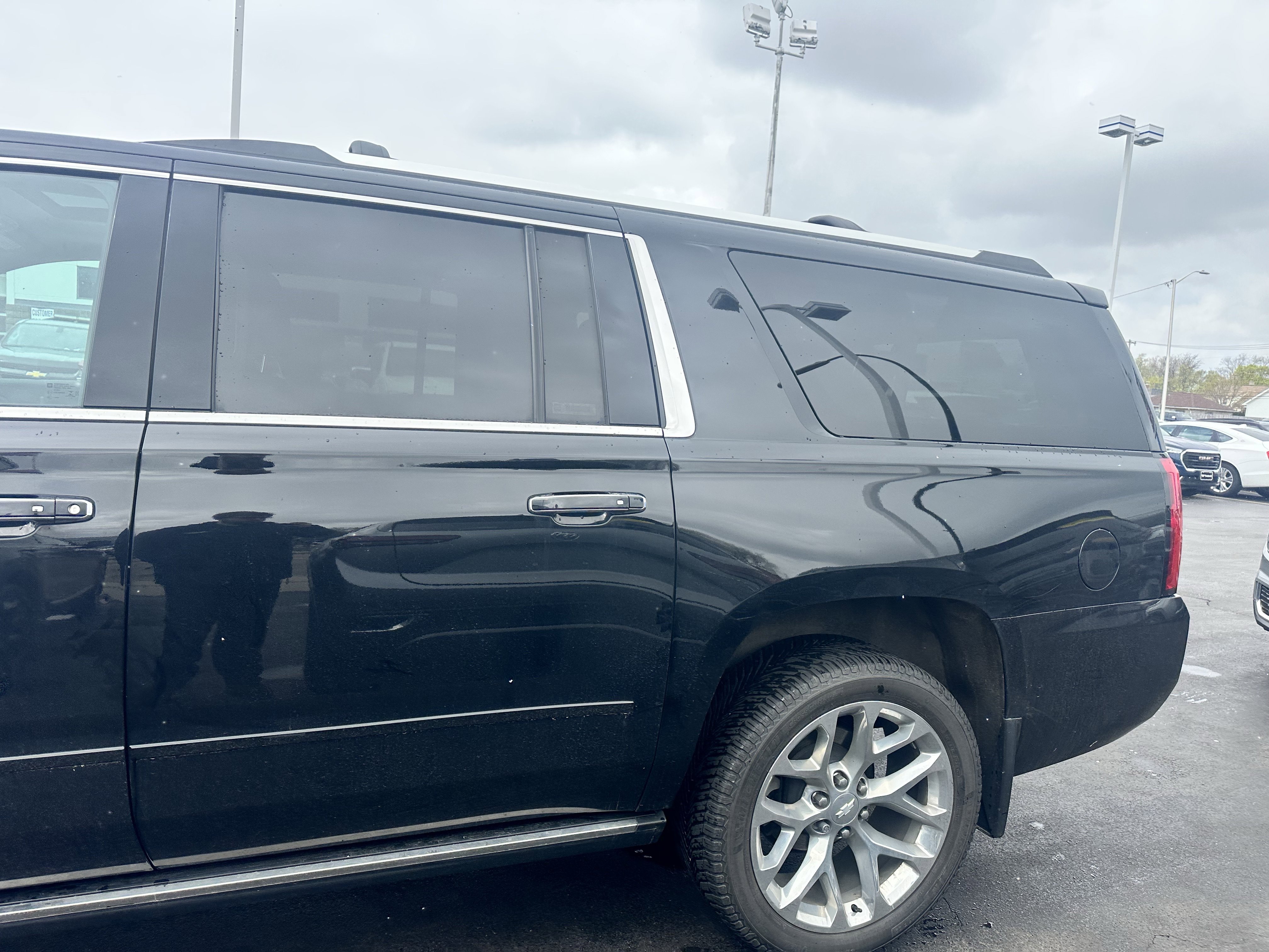 Used 2020 Chevrolet Suburban Premier w/ Premier Plus Edition AWD/4WD image 4