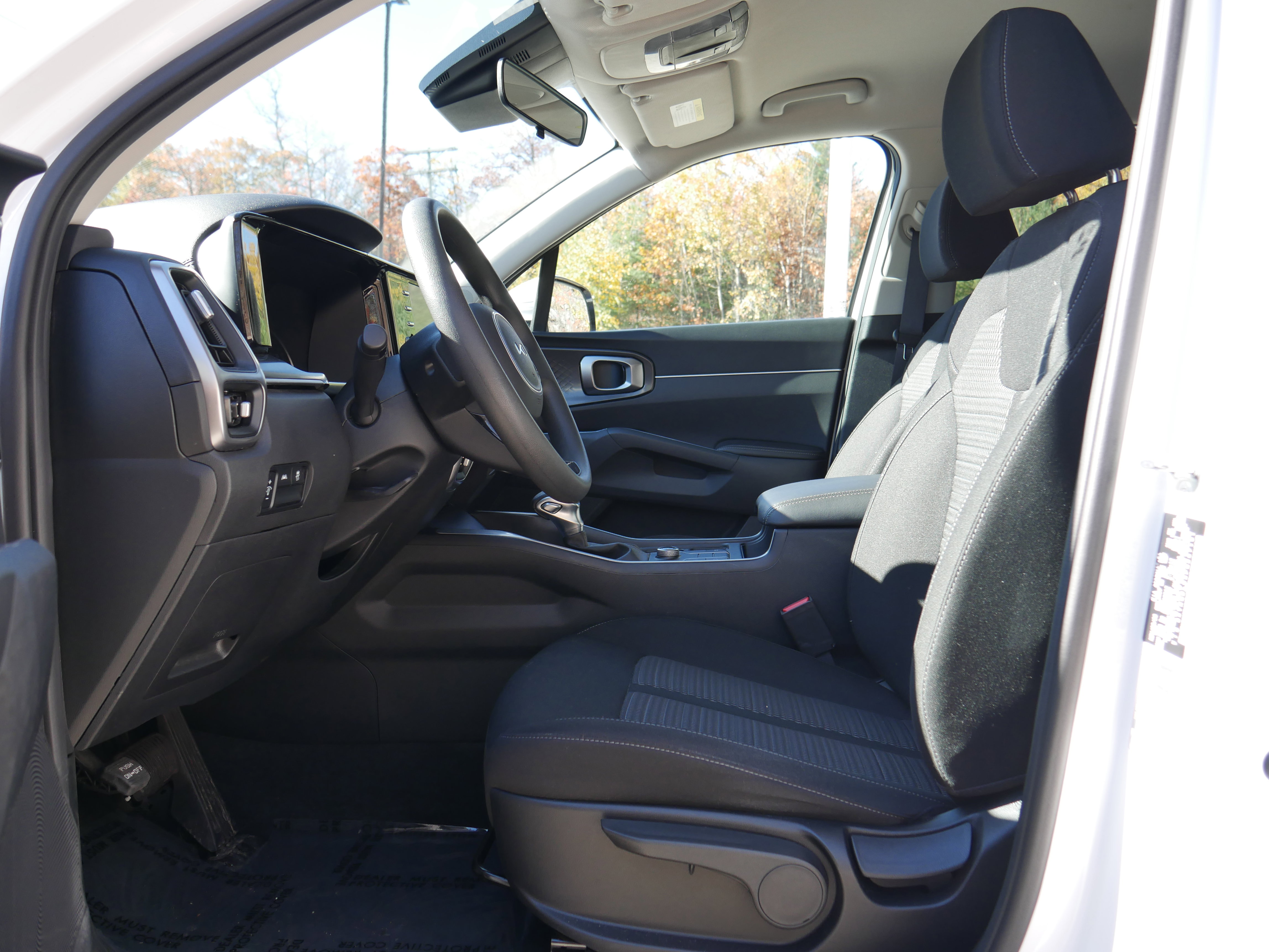 Used 2023 Kia Sorento LX image 13