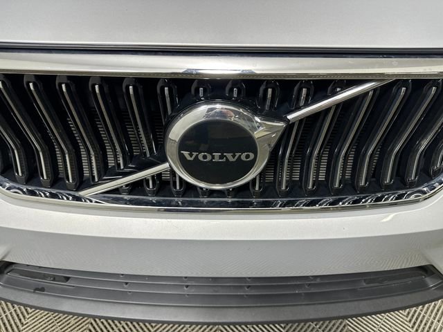 Used 2023 Volvo XC40 B5 Plus AWD/4WD image 9
