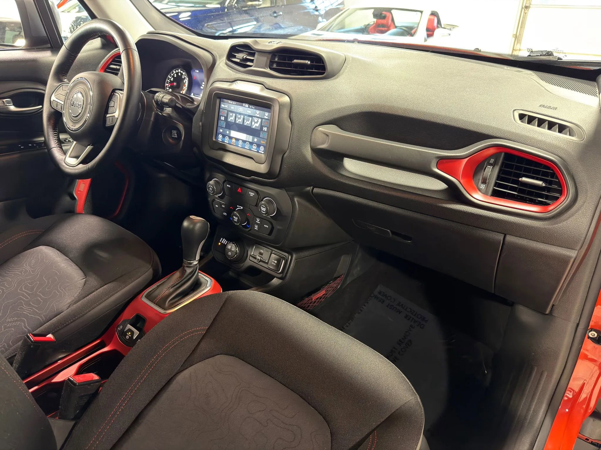 Used 2019 Jeep Renegade Trailhawk AWD/4WD image 13