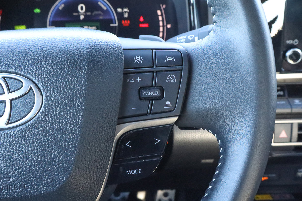 Used 2025 Toyota Camry SE image 27