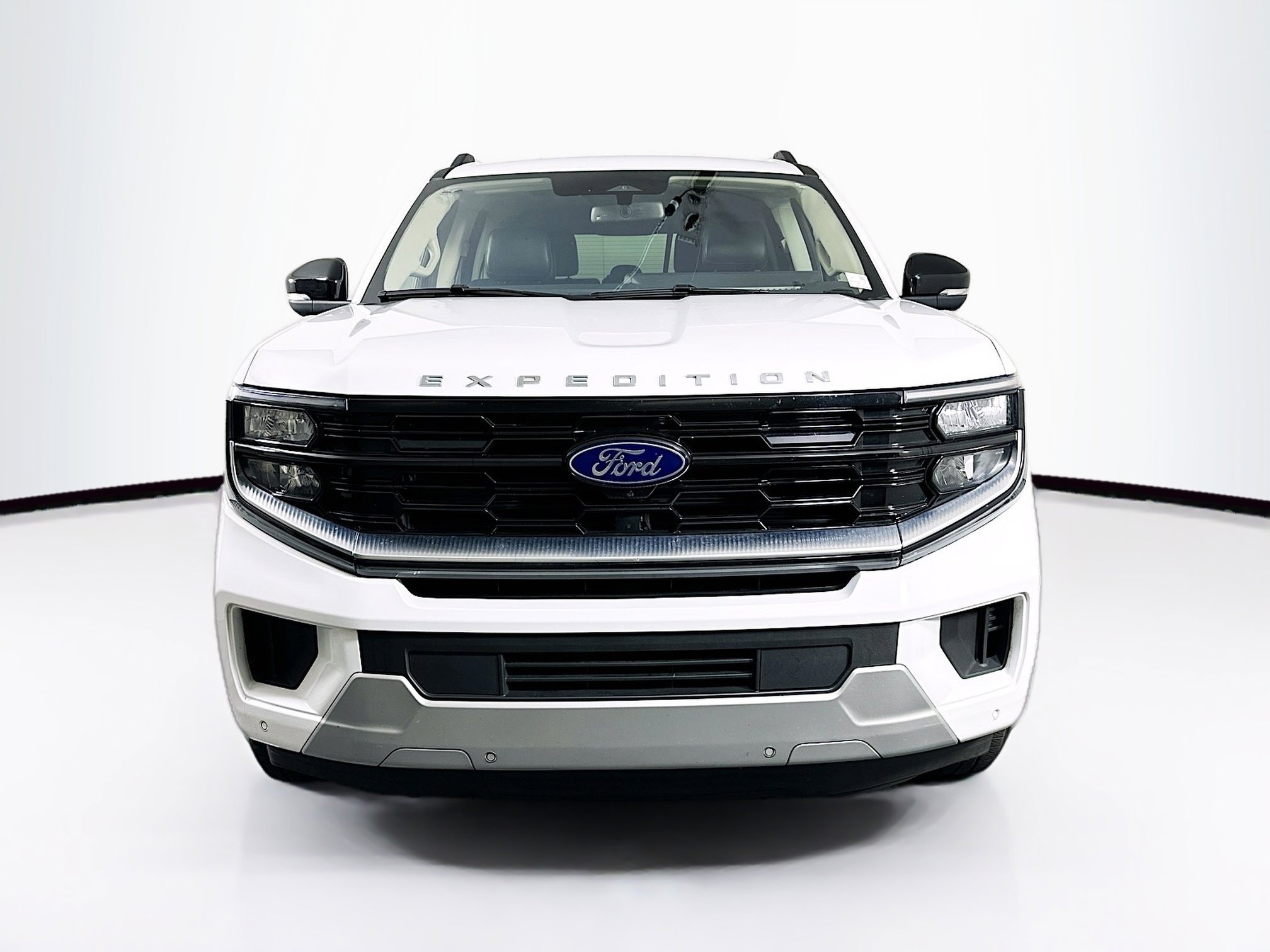 Used 2025 Ford Expedition Platinum image 2