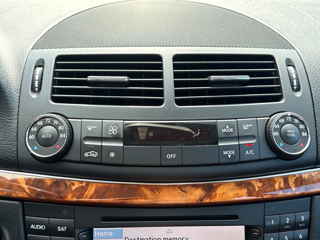 Used 2008 Mercedes-Benz E 350 4MATIC Sedan image 25