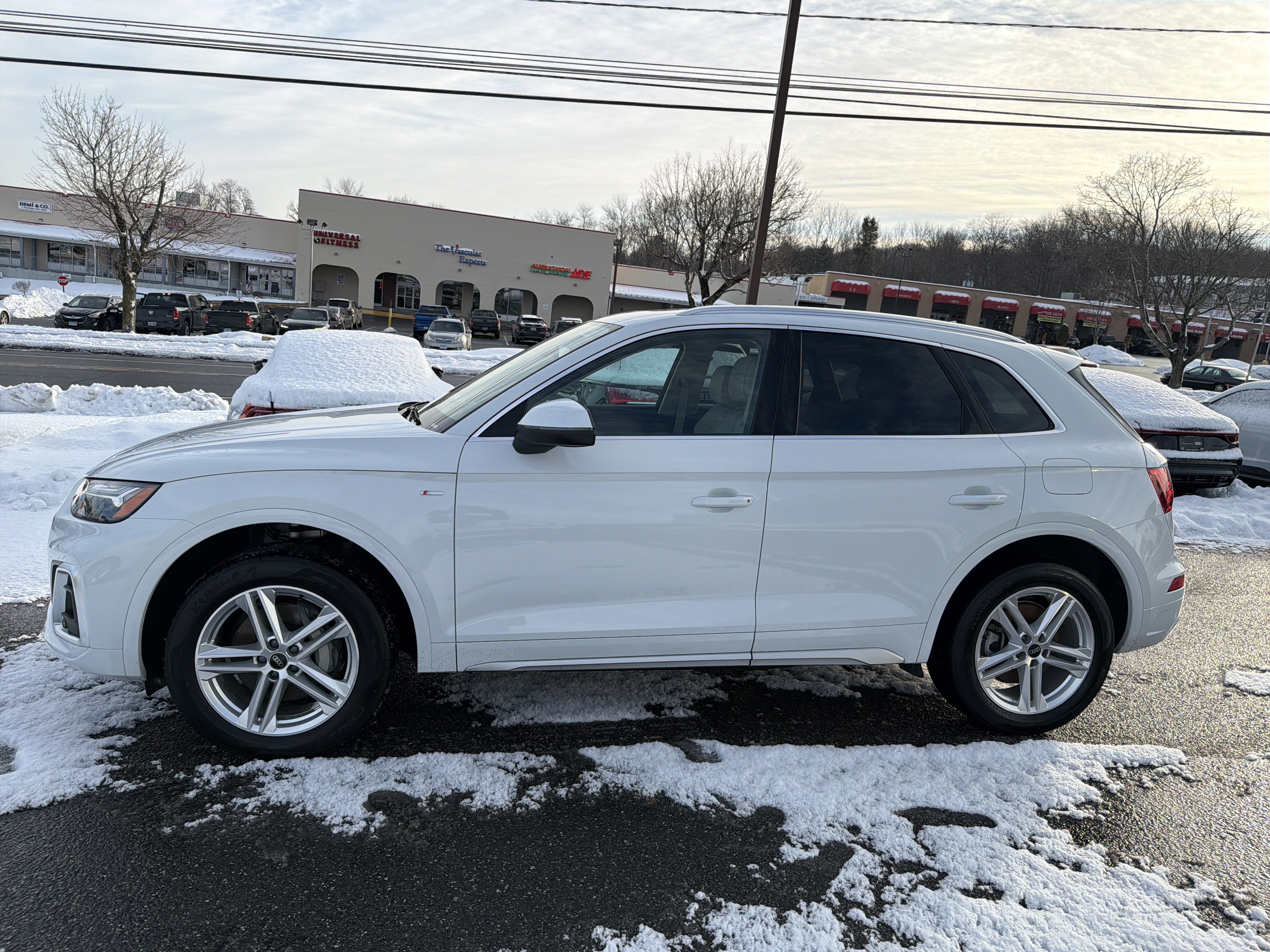 Certified 2024 Audi Q5 e Premium AWD/4WD image 4