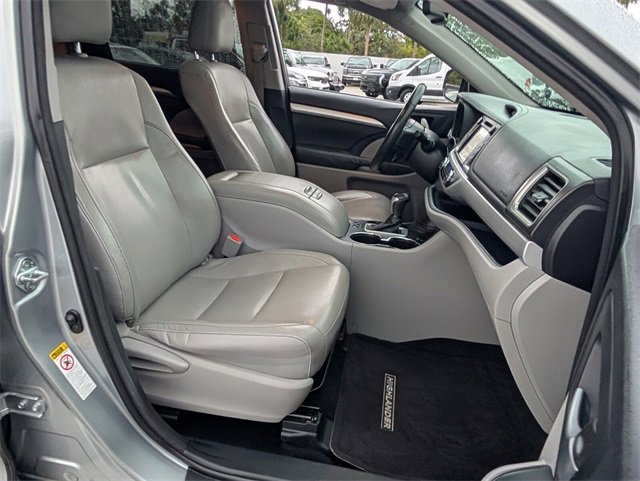 Used 2015 Toyota Highlander XLE image 16