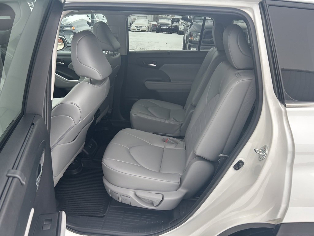 Used 2022 Toyota Highlander XLE image 21
