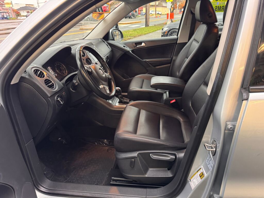 Used 2017 Volkswagen Tiguan S image 17