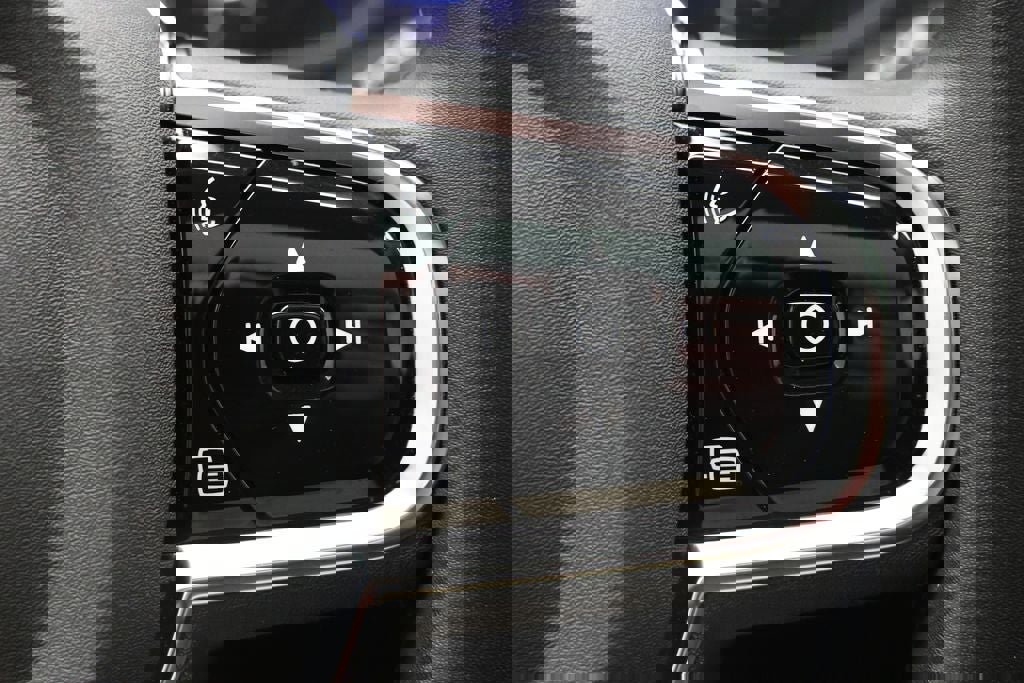 Used 2024 Volvo XC60 B5 Plus w/ Protection Package Premier image 20