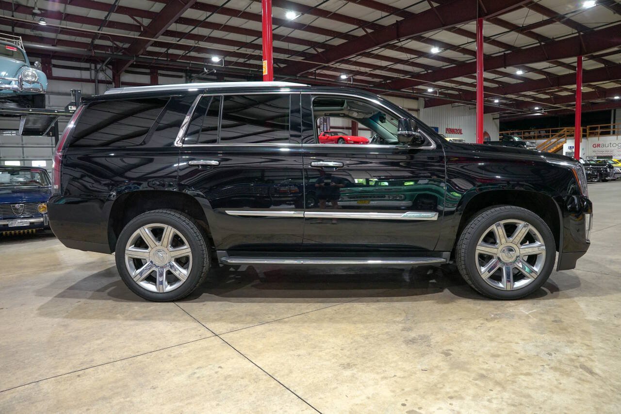Used 2017 Cadillac Escalade Luxury AWD/4WD image 10