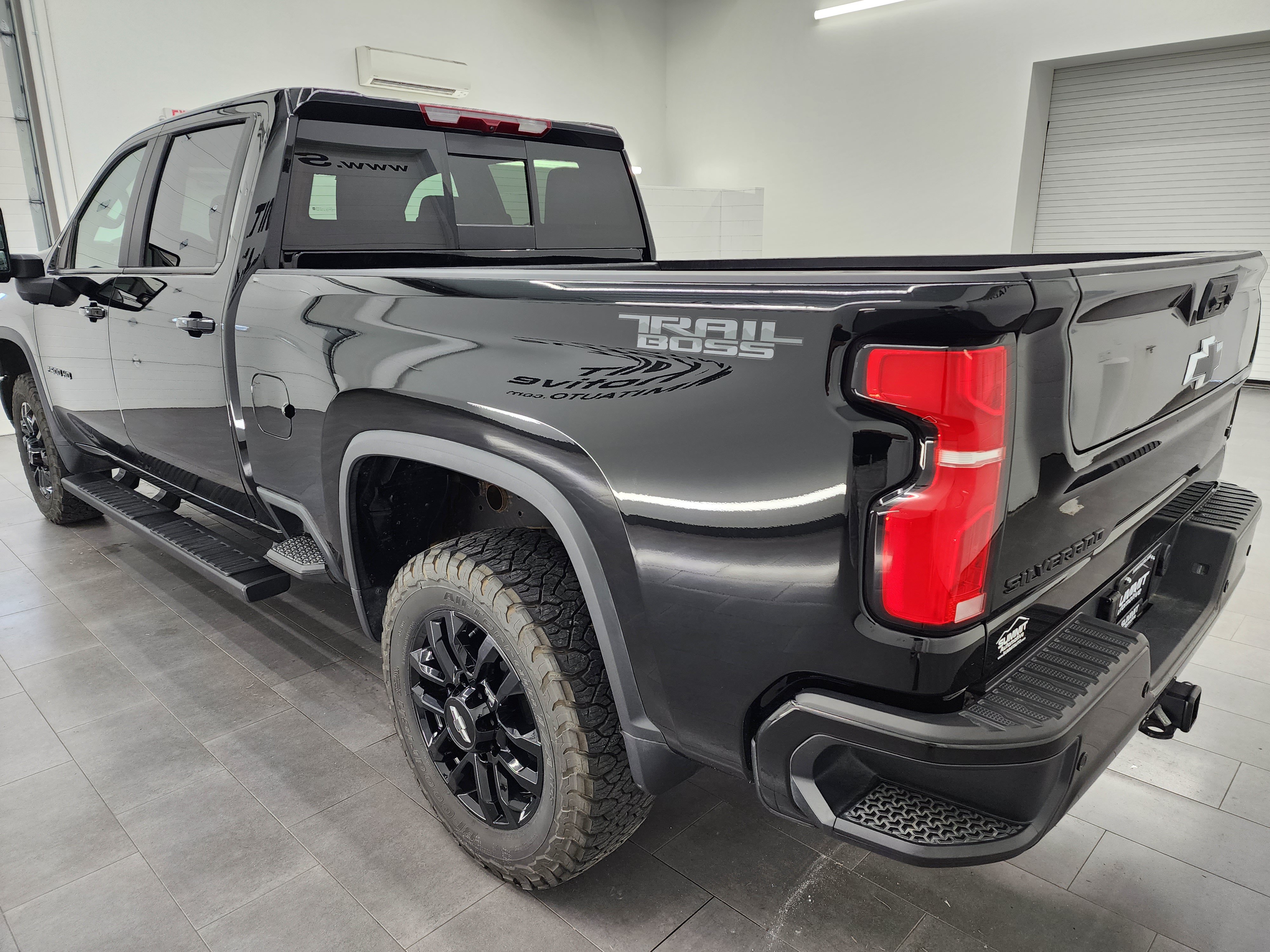 Used 2025 Chevrolet Silverado 2500 LT w/ Trail Boss Package AWD/4WD image 6