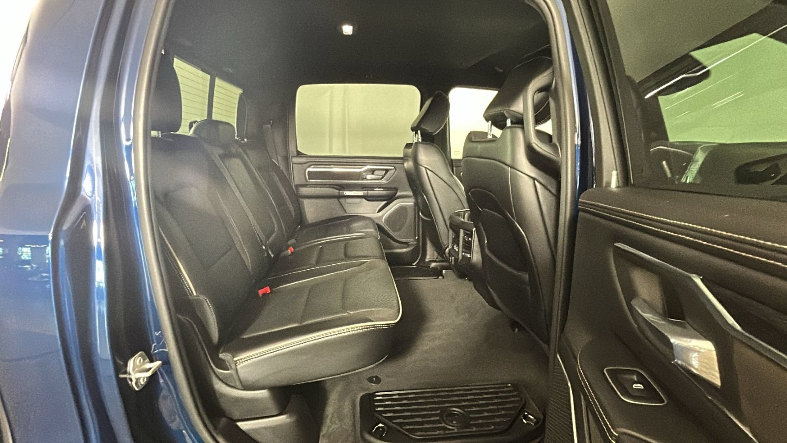 Used 2024 RAM 1500 Laramie AWD/4WD image 35