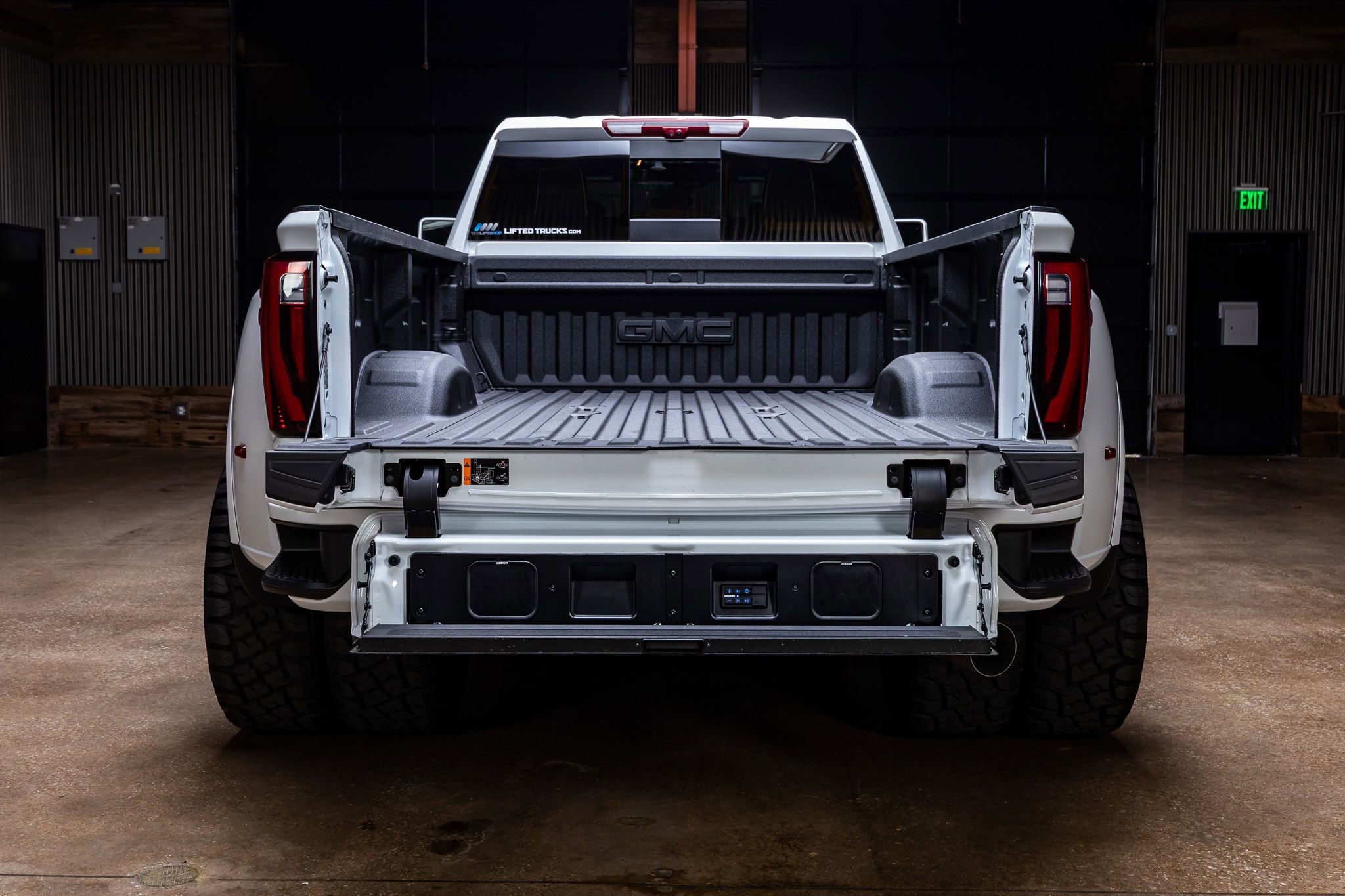 Used 2026 GMC Sierra 3500 Denali Ultimate image 9