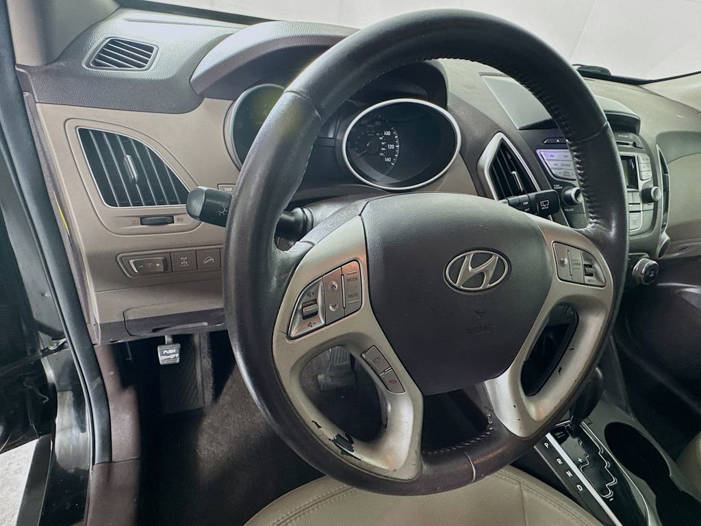 Used 2013 Hyundai Tucson GLS image 12