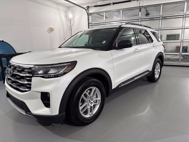 Used 2025 Ford Explorer Active w/ Active Comfort Package RWD image 4