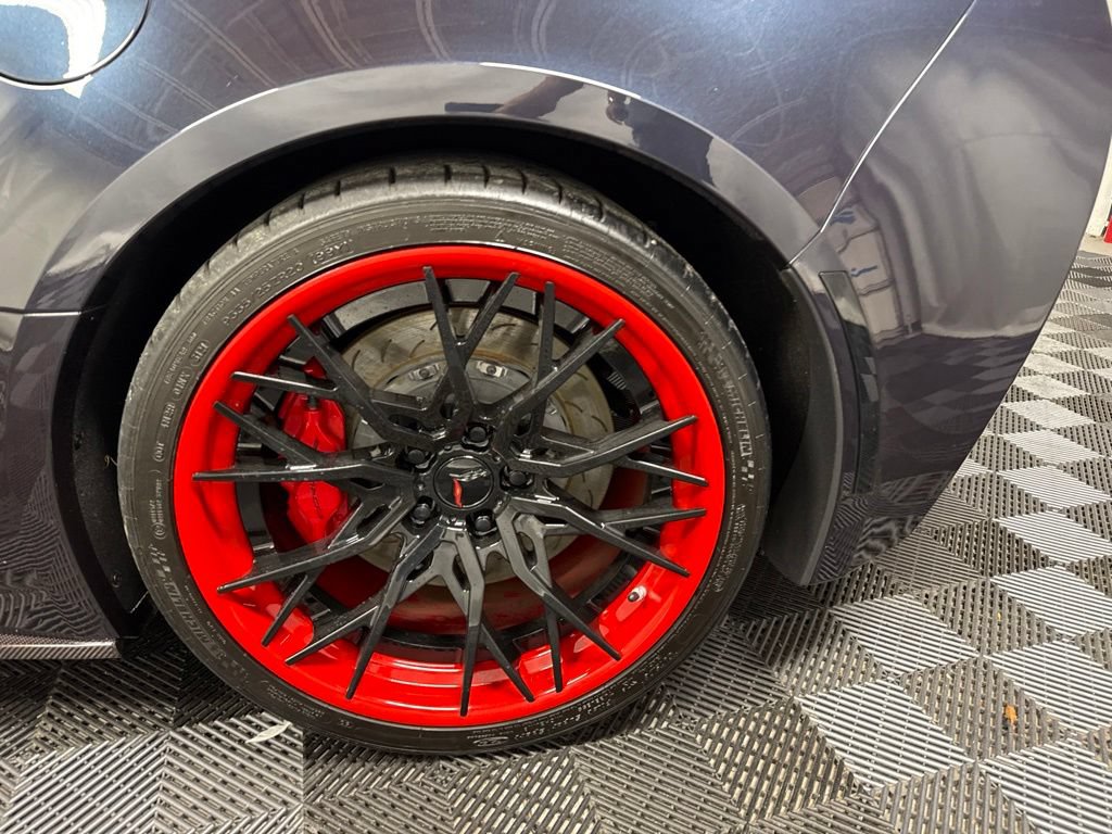 Used 2015 Chevrolet Corvette Z06 w/ 3LZ Preferred Equipment Group RWD image 10