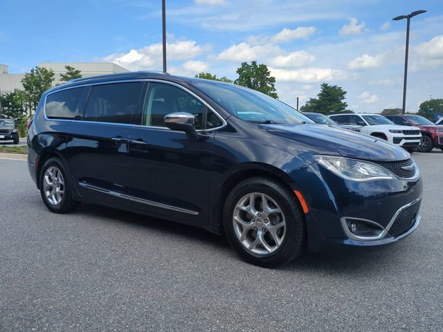 Used 2018 Chrysler Pacifica Limited w/ Advanced Safetytec Group FWD image 2