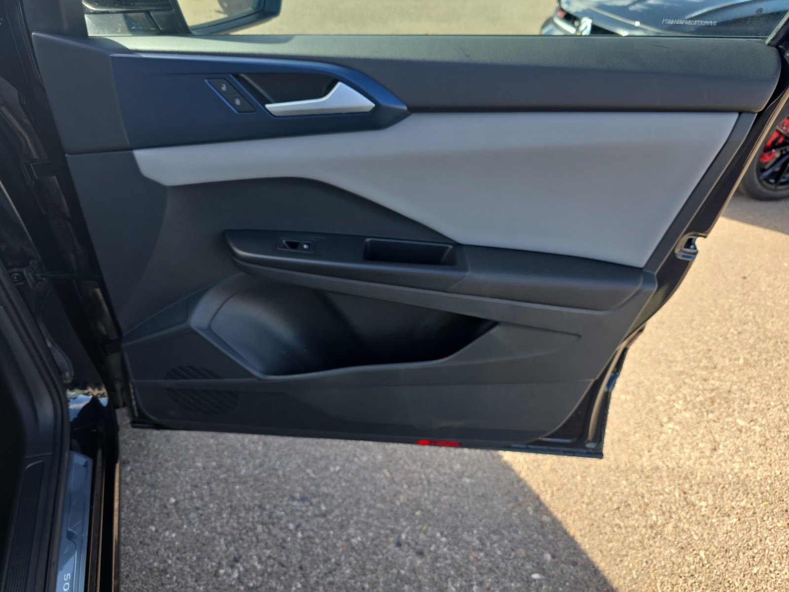 Certified 2023 Volkswagen Taos SE w/ Black Wheel Package image 16