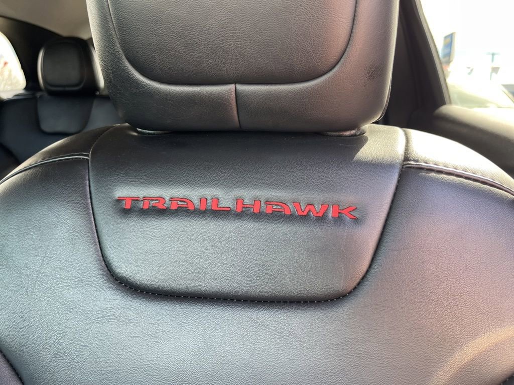 Used 2019 Jeep Cherokee Trailhawk w/ Cold Weather Group image 14