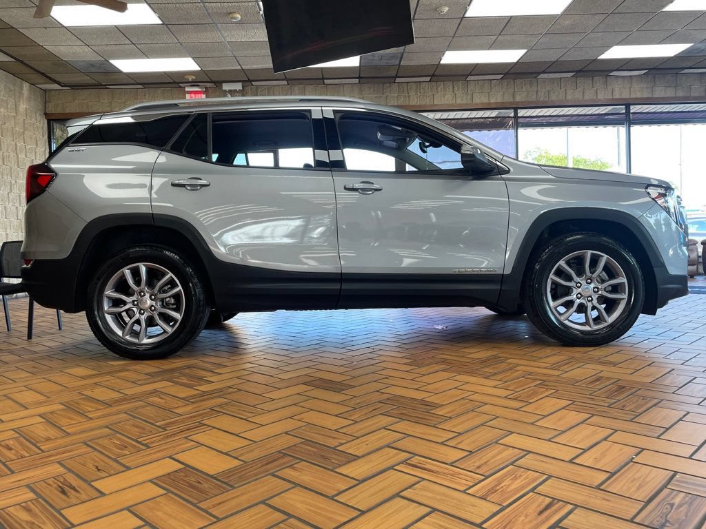 Used 2024 GMC Terrain SLT AWD/4WD image 6