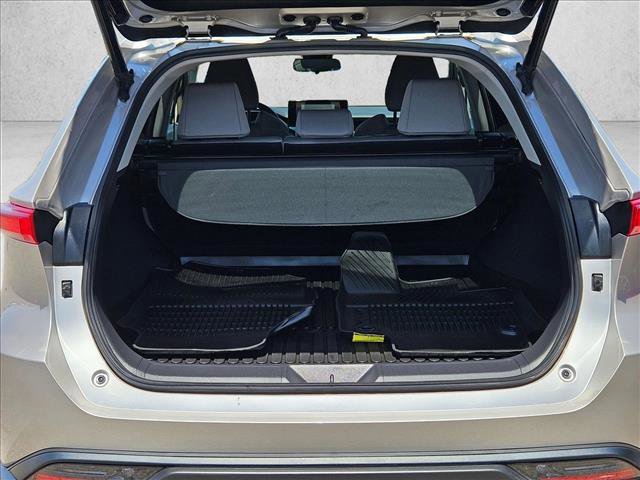 Used 2023 Toyota Venza LE AWD/4WD image 6