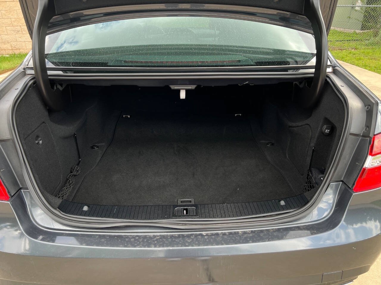 Used 2010 Mercedes-Benz E 350 Sedan image 29